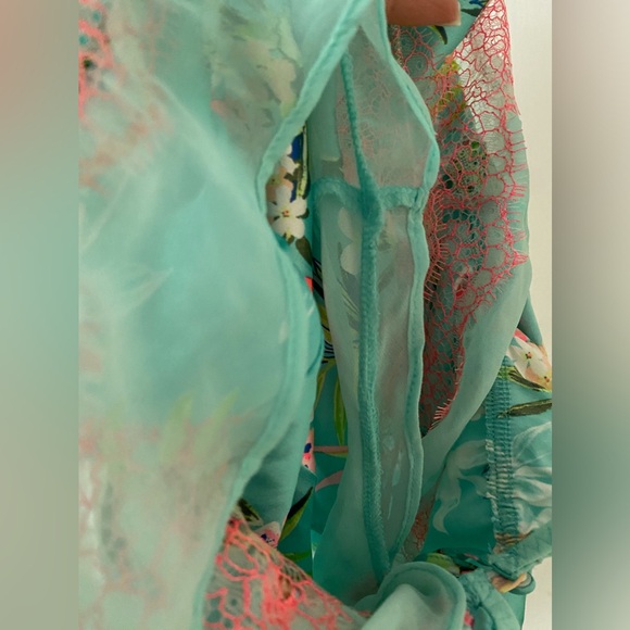 Victoria Secret Intimate sleep wear👗💚the first and last picture it's the front😉 - Picture 10 of 13